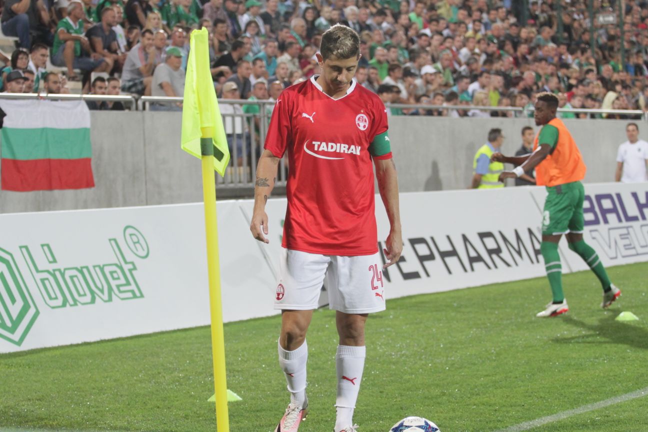 מאור מליקסון יורד לספסל חפוי ראש. היה חלש (צילום: בן בודה)